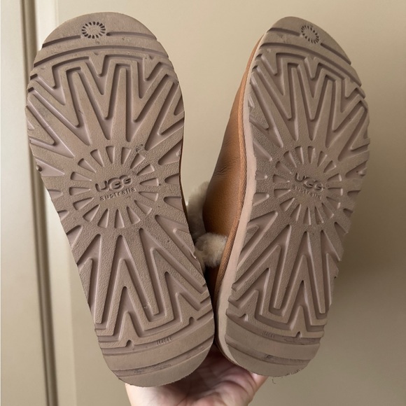 UGG Airehart Boots - Picture 13 of 14